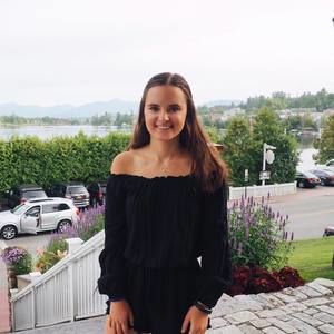 Meet your Posher, Chloe